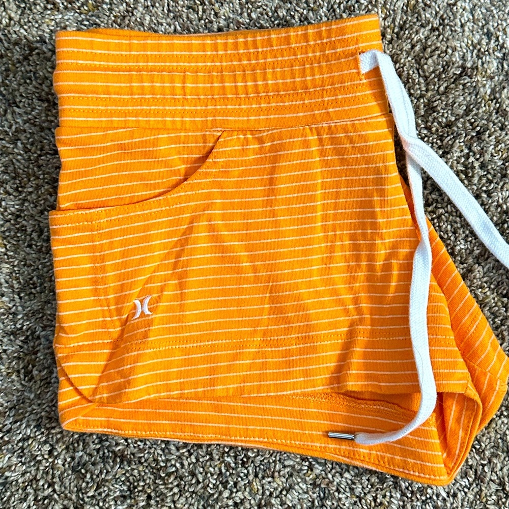 Hurley - orange shorts